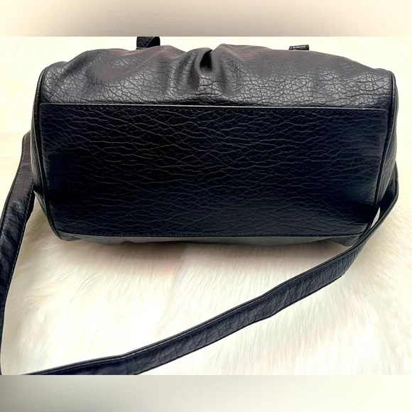 JUICY COUTURE Black adjustable Crossbody/shoulder Bag and bag charm NWOT - Picture 7 of 13